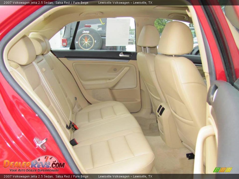 2007 Volkswagen Jetta 2.5 Sedan Salsa Red / Pure Beige Photo #11