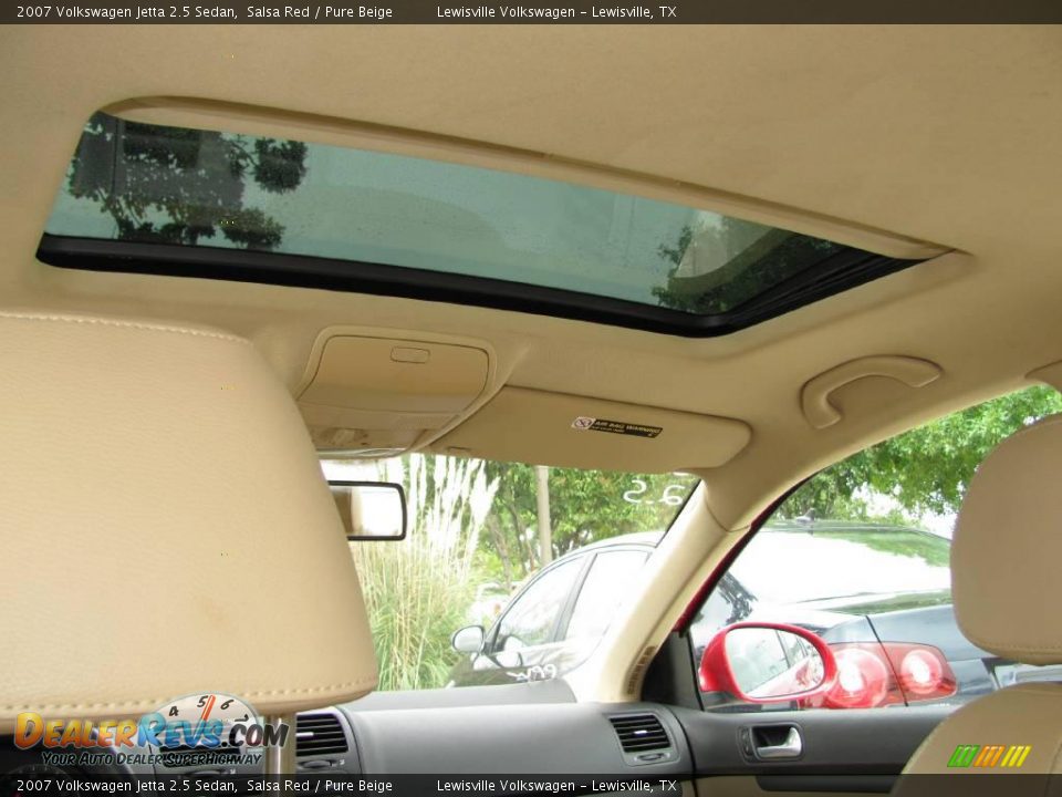 2007 Volkswagen Jetta 2.5 Sedan Salsa Red / Pure Beige Photo #17