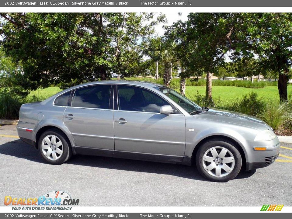 2002 Volkswagen Passat GLX Sedan Silverstone Grey Metallic / Black Photo #12
