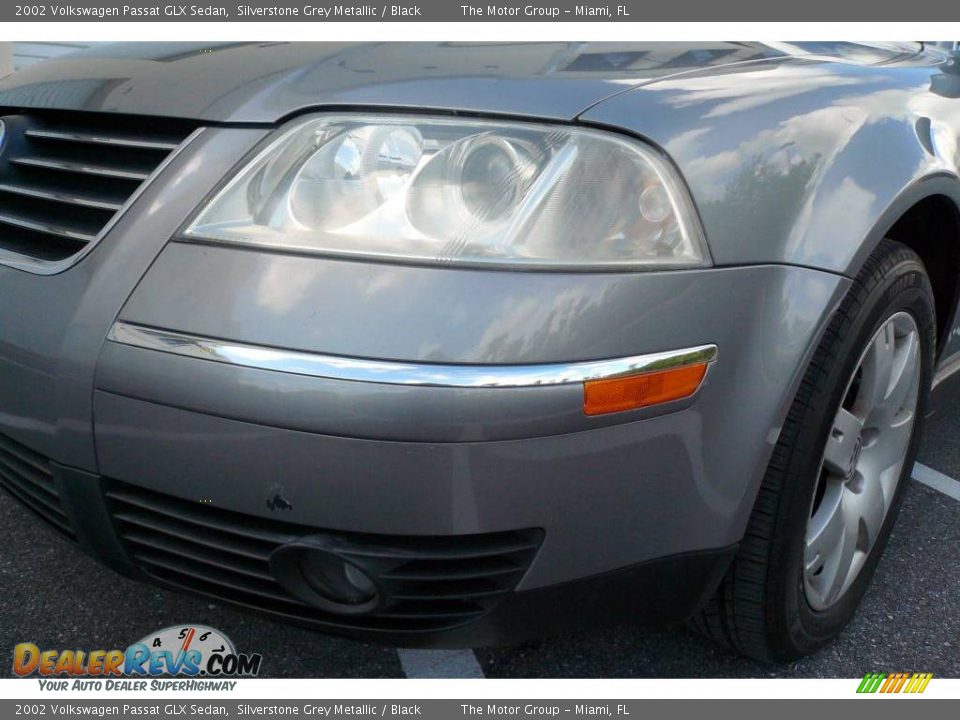 2002 Volkswagen Passat GLX Sedan Silverstone Grey Metallic / Black Photo #18