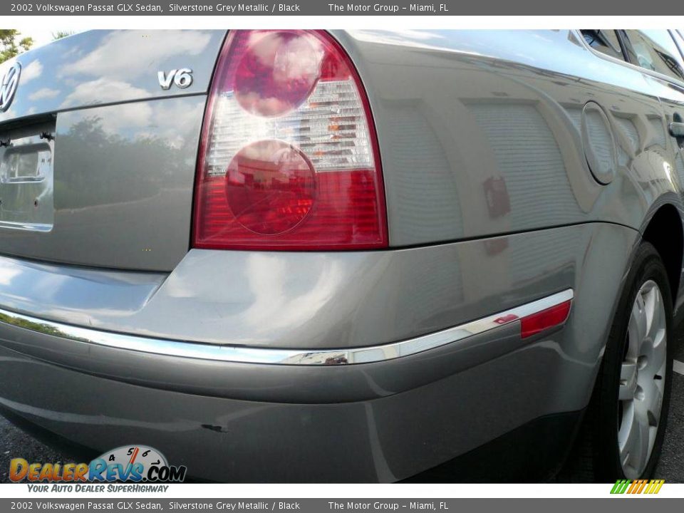 2002 Volkswagen Passat GLX Sedan Silverstone Grey Metallic / Black Photo #19