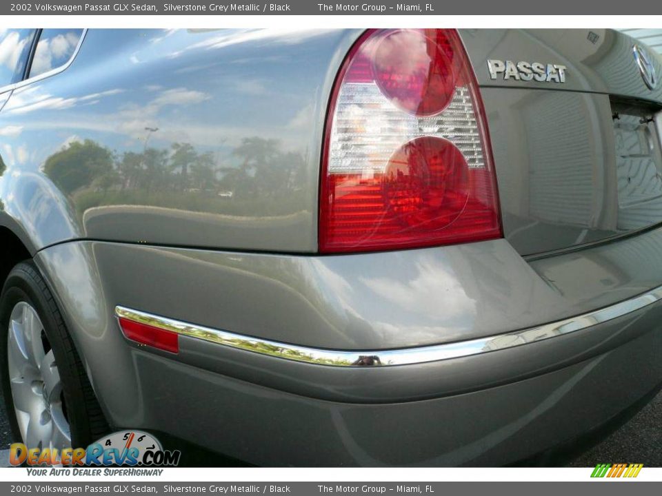 2002 Volkswagen Passat GLX Sedan Silverstone Grey Metallic / Black Photo #20