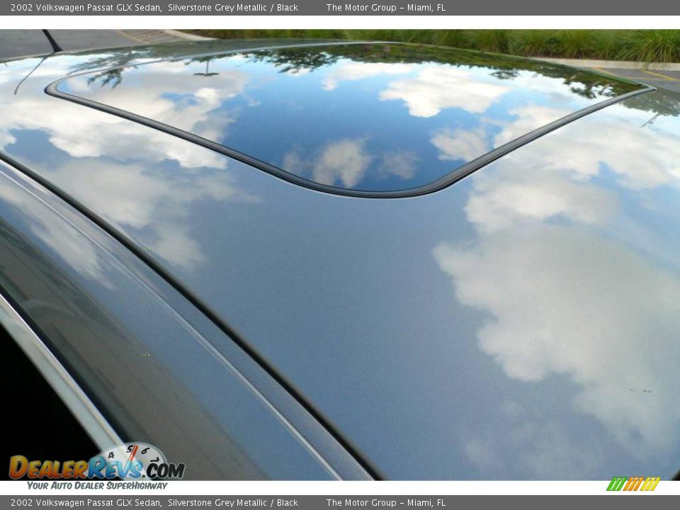 2002 Volkswagen Passat GLX Sedan Silverstone Grey Metallic / Black Photo #26