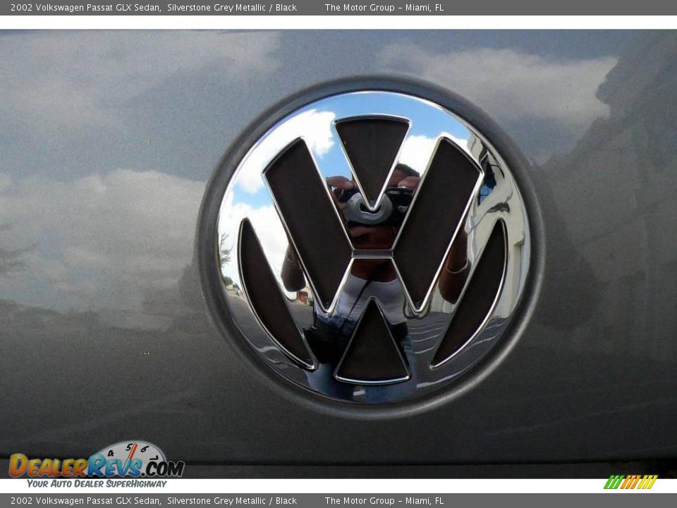 2002 Volkswagen Passat GLX Sedan Silverstone Grey Metallic / Black Photo #27