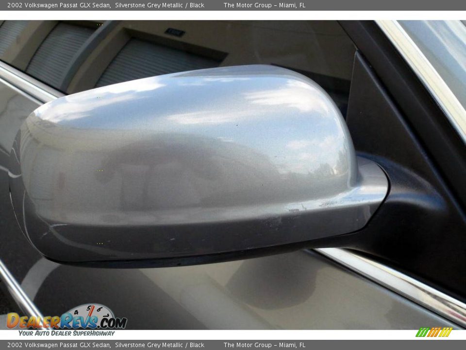 2002 Volkswagen Passat GLX Sedan Silverstone Grey Metallic / Black Photo #32