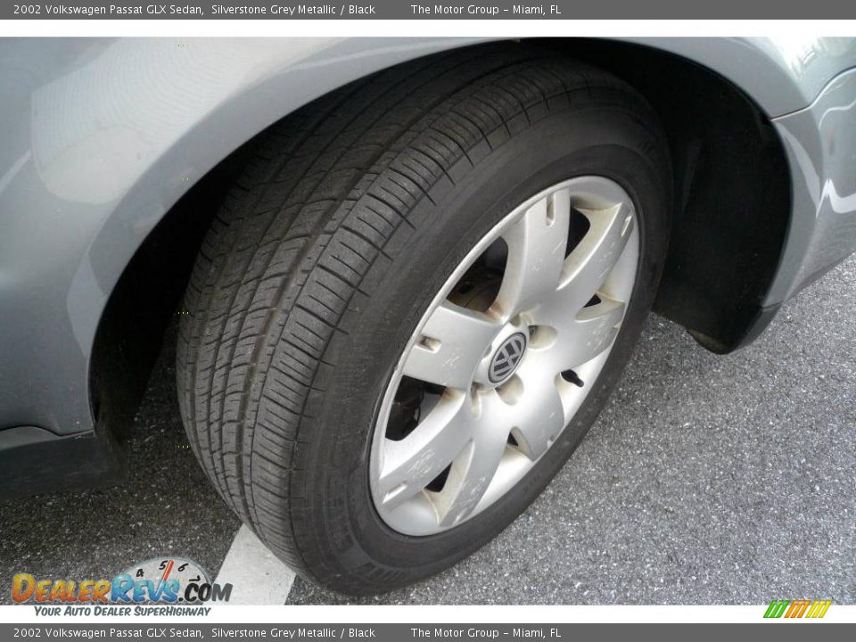 2002 Volkswagen Passat GLX Sedan Silverstone Grey Metallic / Black Photo #34