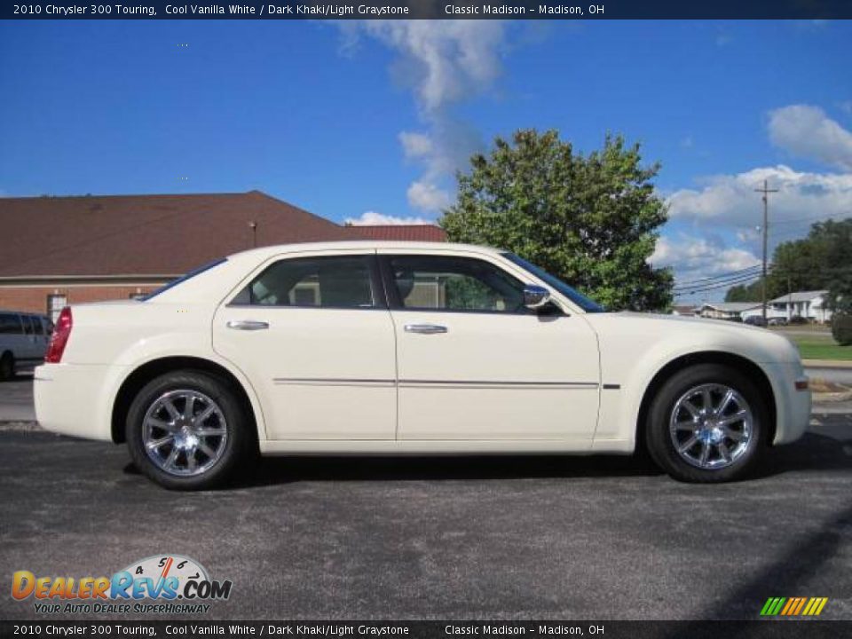 2010 Chrysler 300 Touring Cool Vanilla White / Dark Khaki/Light Graystone Photo #4