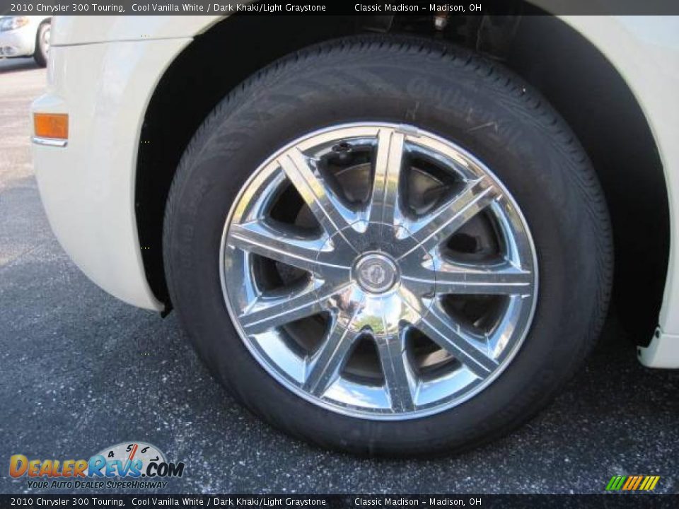 2010 Chrysler 300 Touring Cool Vanilla White / Dark Khaki/Light Graystone Photo #5