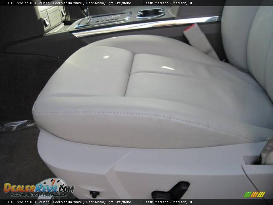 2010 Chrysler 300 Touring Cool Vanilla White / Dark Khaki/Light Graystone Photo #6