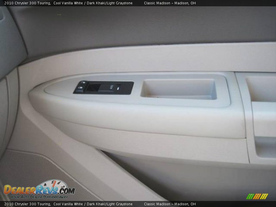 2010 Chrysler 300 Touring Cool Vanilla White / Dark Khaki/Light Graystone Photo #7