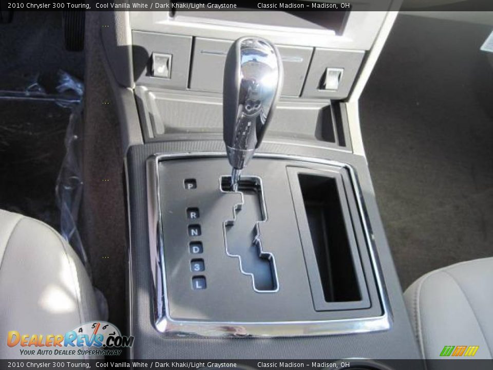 2010 Chrysler 300 Touring Cool Vanilla White / Dark Khaki/Light Graystone Photo #8