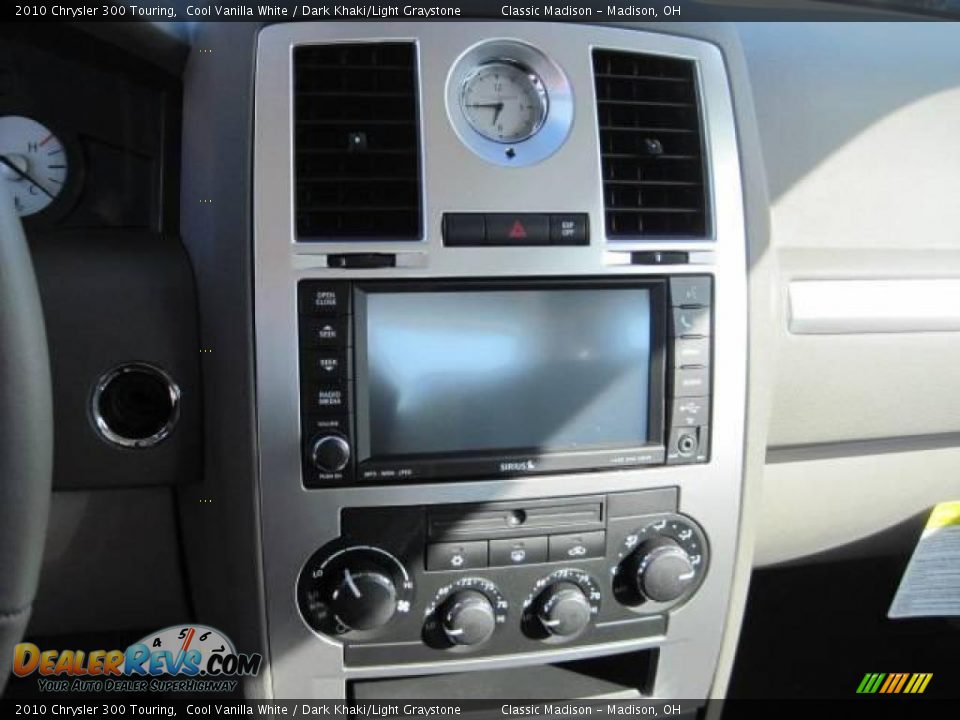 2010 Chrysler 300 Touring Cool Vanilla White / Dark Khaki/Light Graystone Photo #9