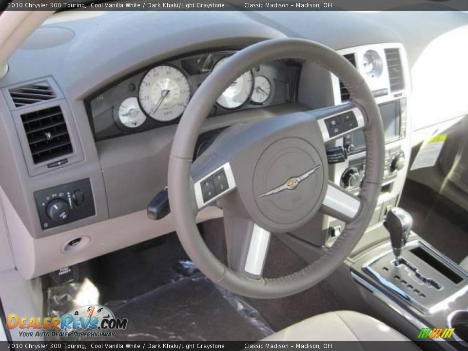 2010 Chrysler 300 Touring Cool Vanilla White / Dark Khaki/Light Graystone Photo #10