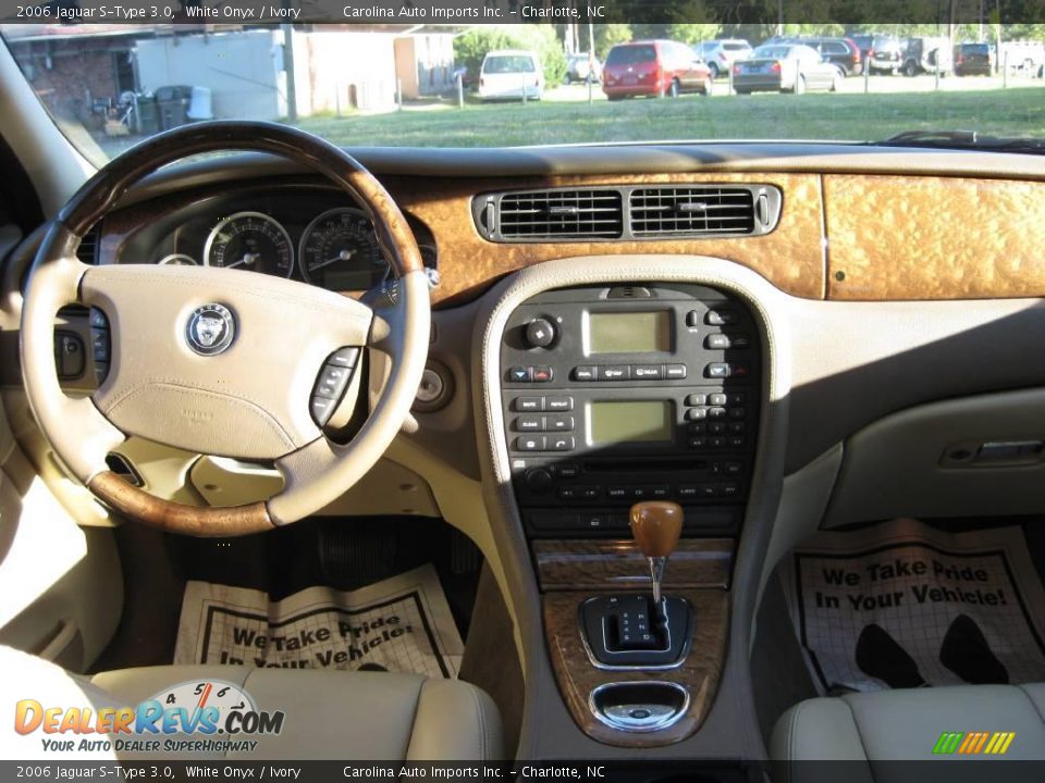 2006 Jaguar S-Type 3.0 White Onyx / Ivory Photo #11