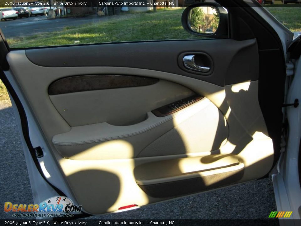 2006 Jaguar S-Type 3.0 White Onyx / Ivory Photo #15