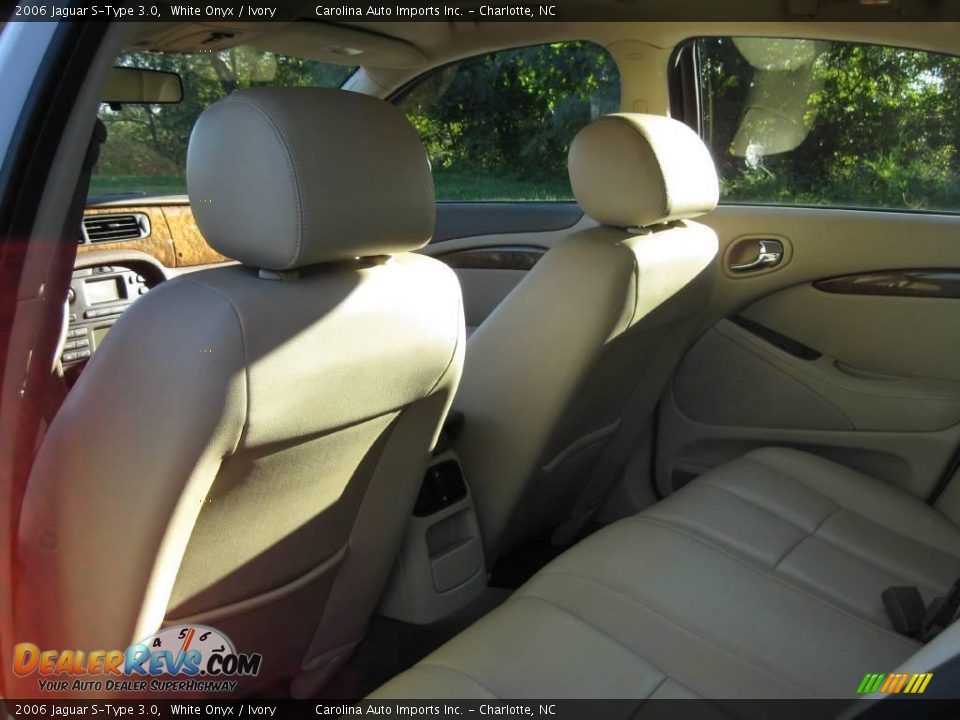 2006 Jaguar S-Type 3.0 White Onyx / Ivory Photo #17