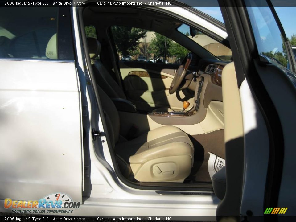 2006 Jaguar S-Type 3.0 White Onyx / Ivory Photo #19