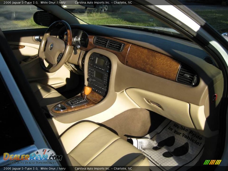 2006 Jaguar S-Type 3.0 White Onyx / Ivory Photo #20