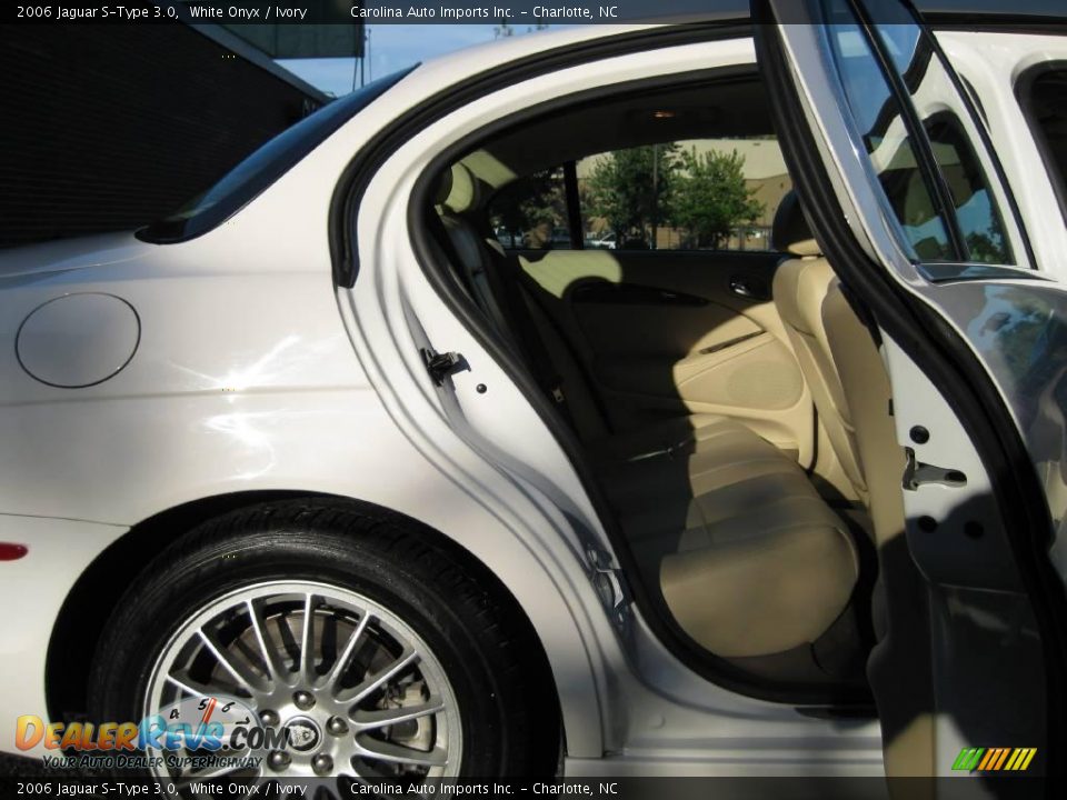 2006 Jaguar S-Type 3.0 White Onyx / Ivory Photo #24