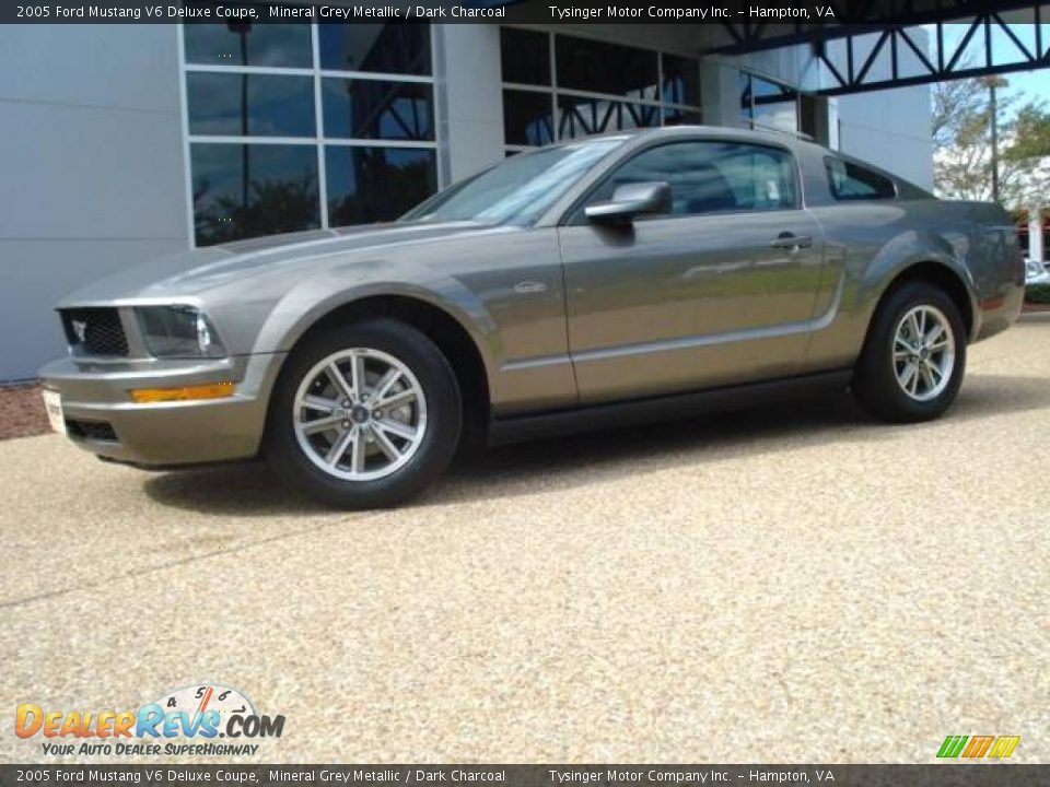 2005 Ford Mustang V6 Deluxe Coupe Mineral Grey Metallic / Dark Charcoal Photo #2