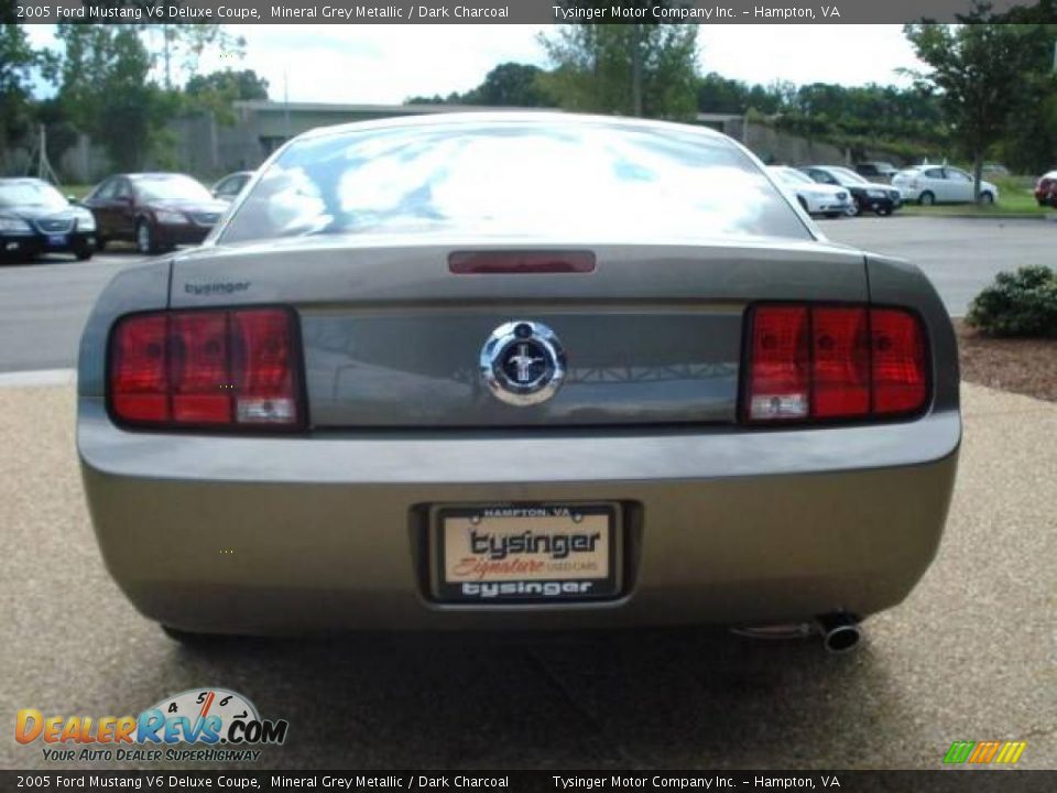 2005 Ford Mustang V6 Deluxe Coupe Mineral Grey Metallic / Dark Charcoal Photo #5