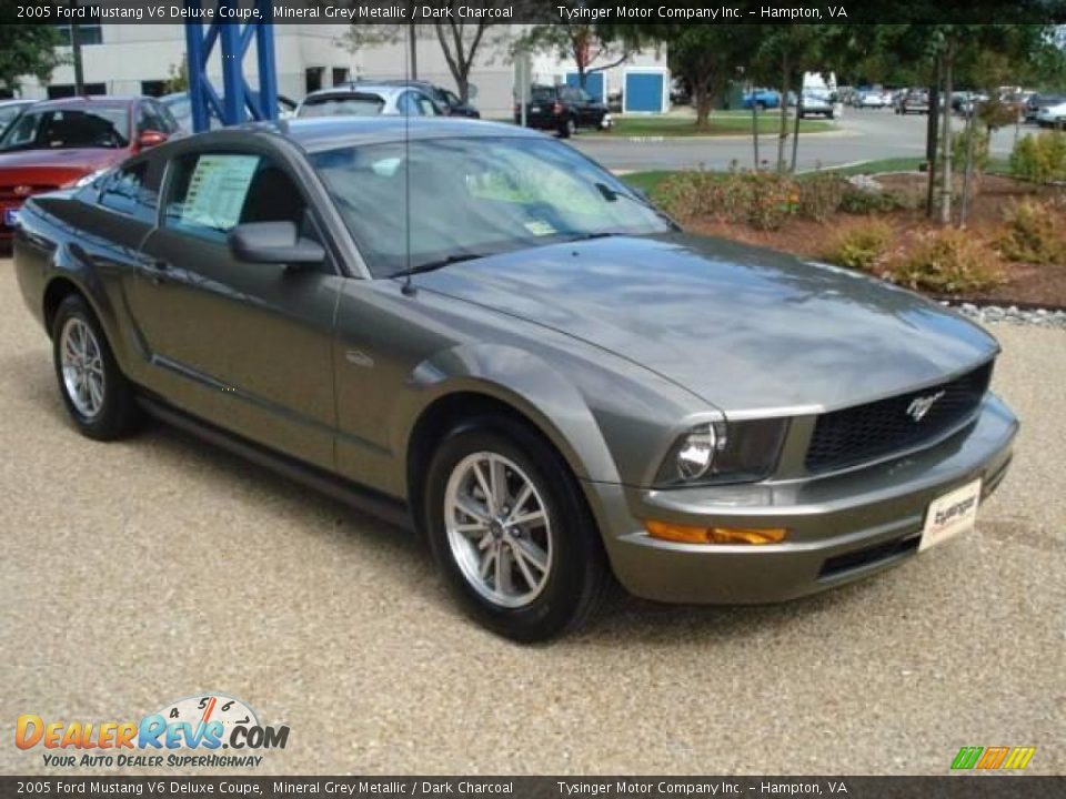 2005 Ford Mustang V6 Deluxe Coupe Mineral Grey Metallic / Dark Charcoal Photo #8