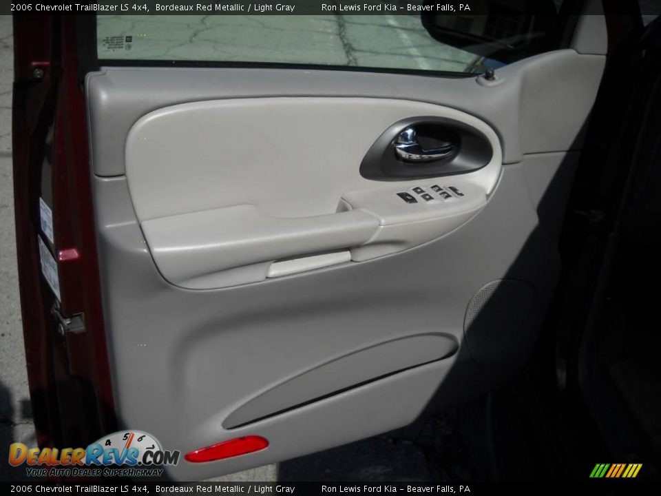 2006 Chevrolet TrailBlazer LS 4x4 Bordeaux Red Metallic / Light Gray Photo #6