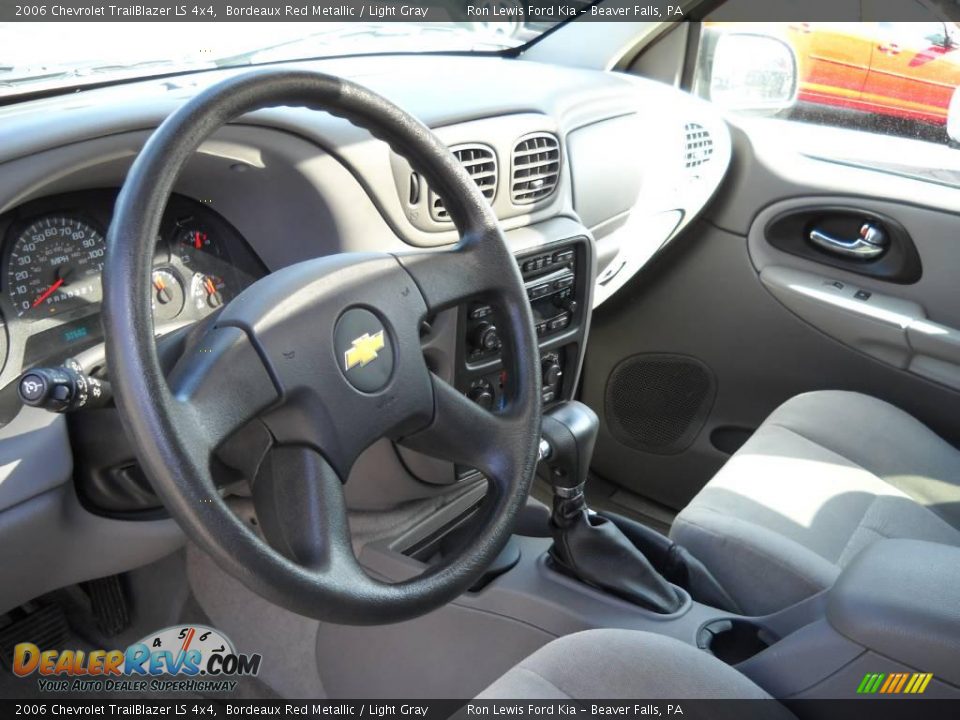 2006 Chevrolet TrailBlazer LS 4x4 Bordeaux Red Metallic / Light Gray Photo #7