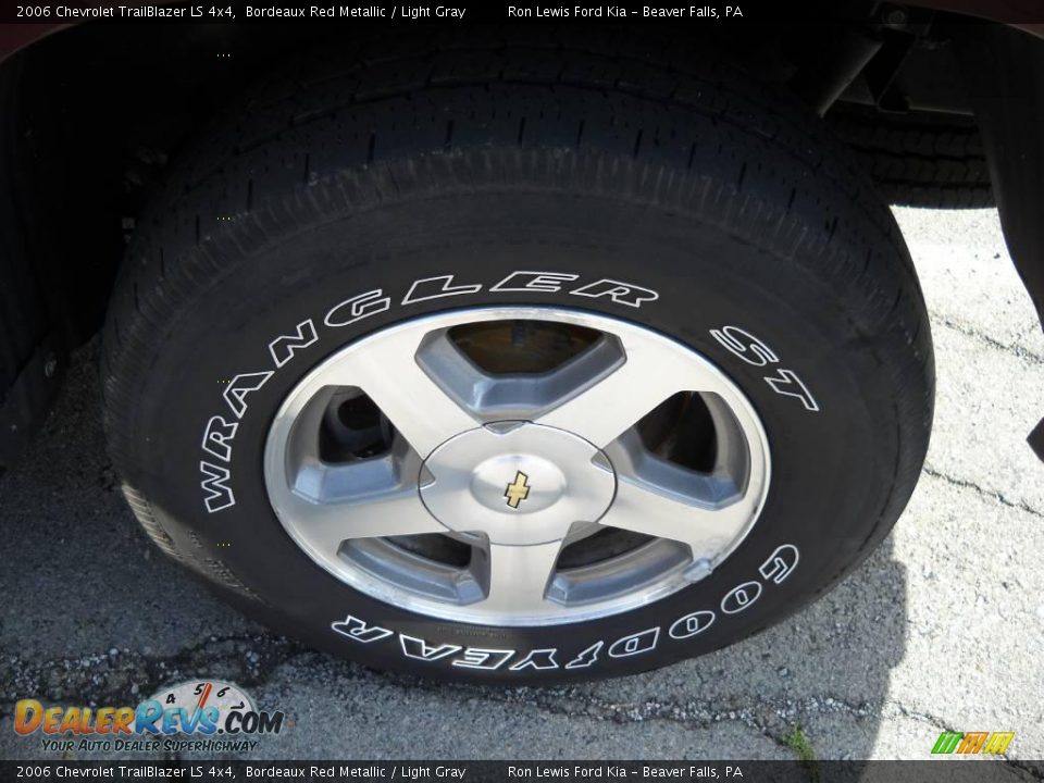 2006 Chevrolet TrailBlazer LS 4x4 Bordeaux Red Metallic / Light Gray Photo #13
