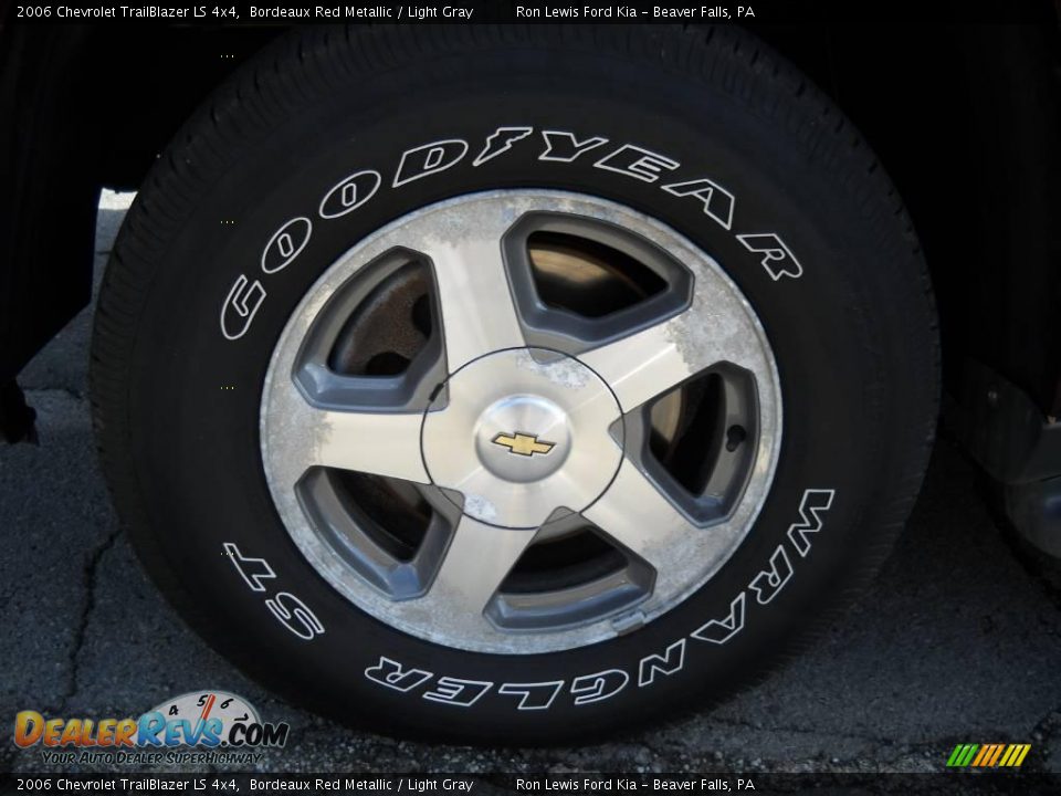 2006 Chevrolet TrailBlazer LS 4x4 Bordeaux Red Metallic / Light Gray Photo #17