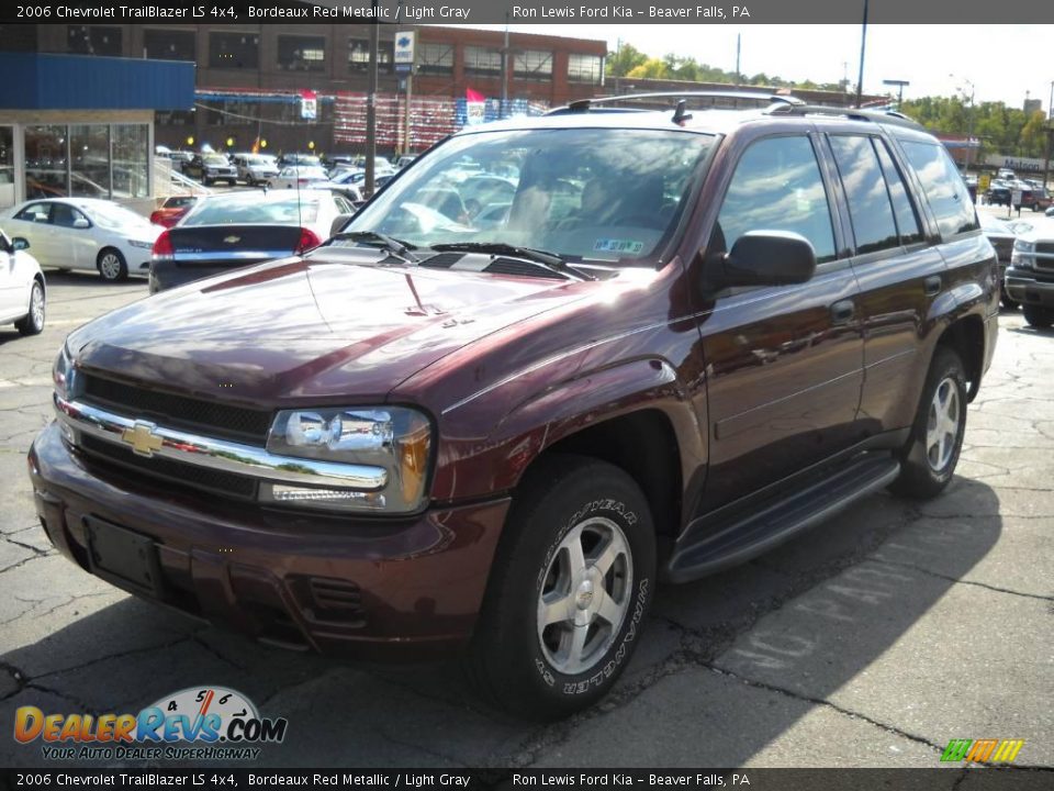 2006 Chevrolet TrailBlazer LS 4x4 Bordeaux Red Metallic / Light Gray Photo #18