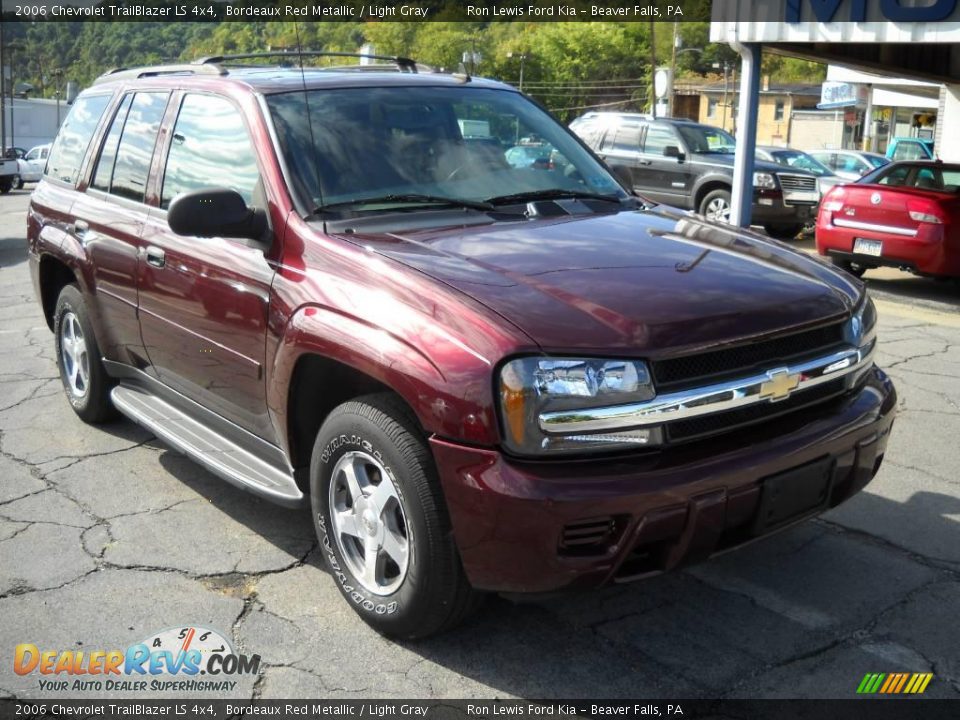 2006 Chevrolet TrailBlazer LS 4x4 Bordeaux Red Metallic / Light Gray Photo #20