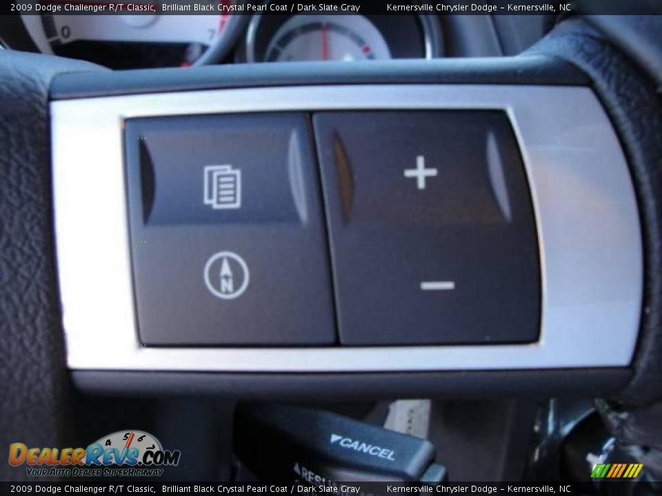 2009 Dodge Challenger R/T Classic Brilliant Black Crystal Pearl Coat / Dark Slate Gray Photo #32