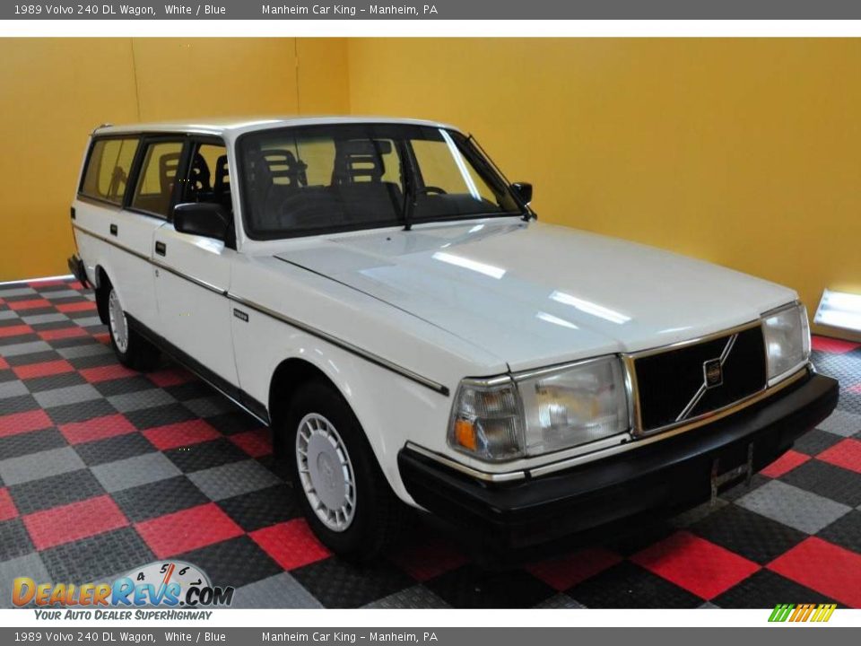 1989 Volvo 240 DL Wagon White / Blue Photo #1
