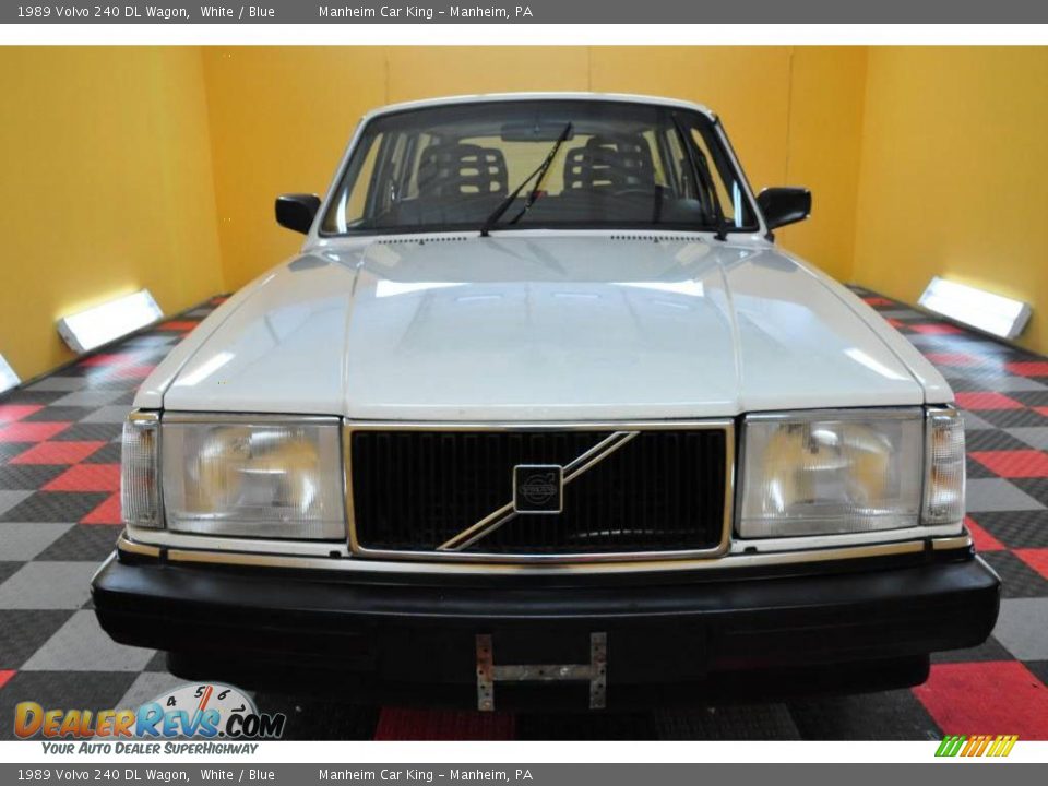 1989 Volvo 240 DL Wagon White / Blue Photo #2