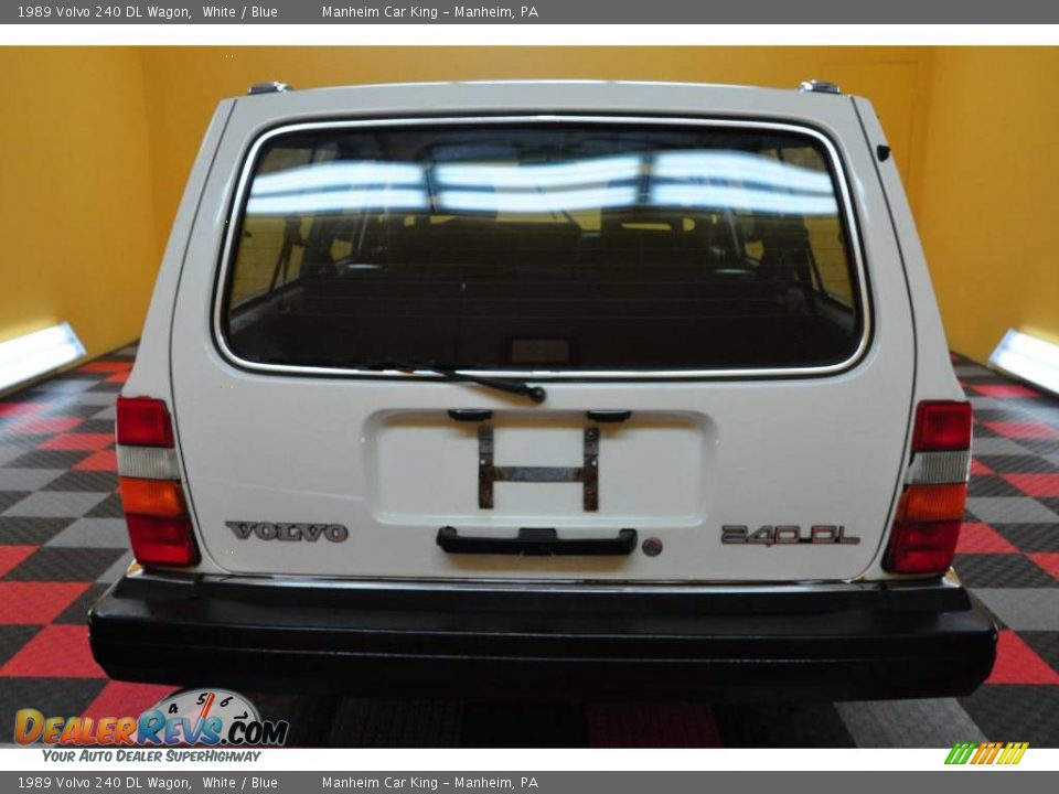 1989 Volvo 240 DL Wagon White / Blue Photo #5