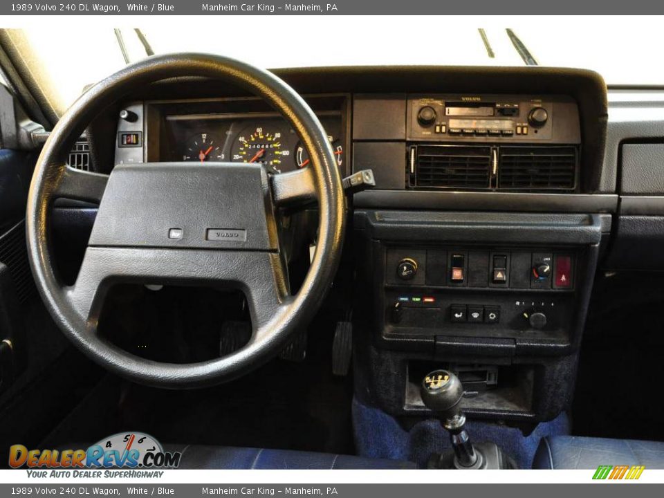 1989 Volvo 240 DL Wagon White / Blue Photo #7