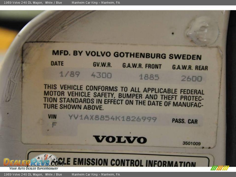 1989 Volvo 240 DL Wagon White / Blue Photo #10