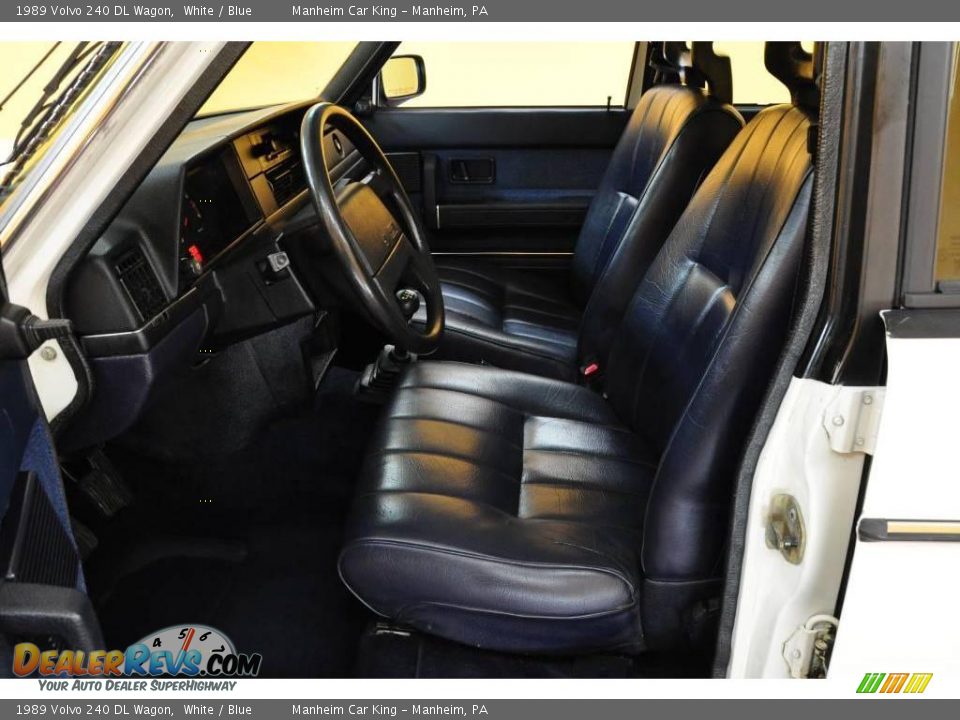 1989 Volvo 240 DL Wagon White / Blue Photo #11