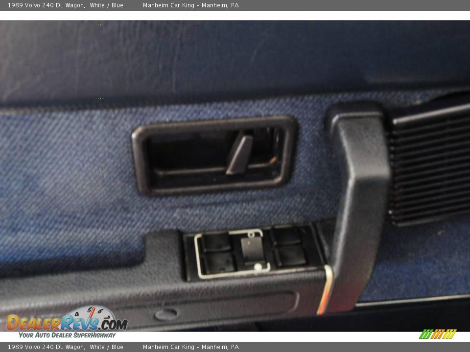 1989 Volvo 240 DL Wagon White / Blue Photo #12