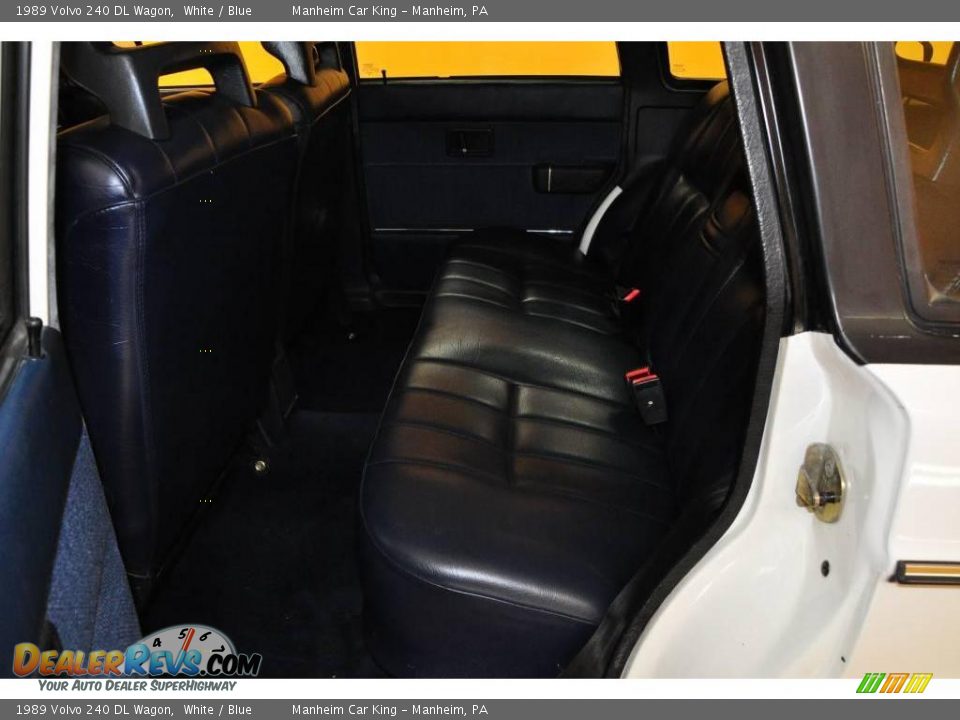 1989 Volvo 240 DL Wagon White / Blue Photo #13