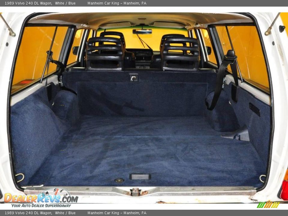 1989 Volvo 240 DL Wagon White / Blue Photo #14