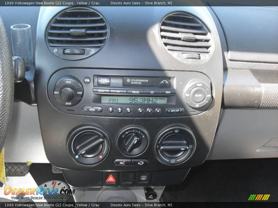 1999 Volkswagen New Beetle GLS Coupe Yellow / Gray Photo #11