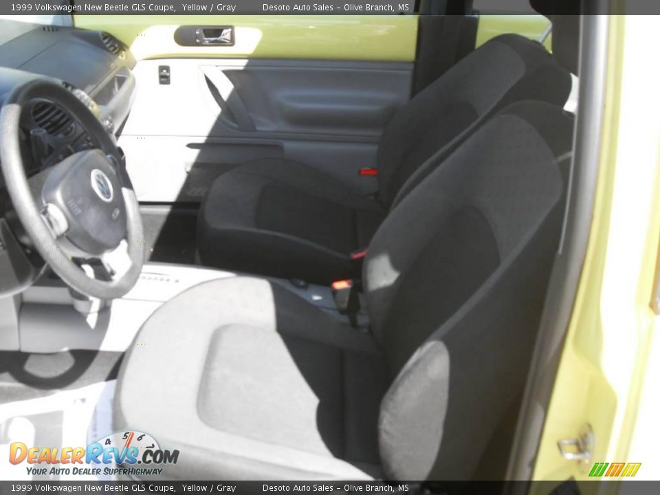 1999 Volkswagen New Beetle GLS Coupe Yellow / Gray Photo #15