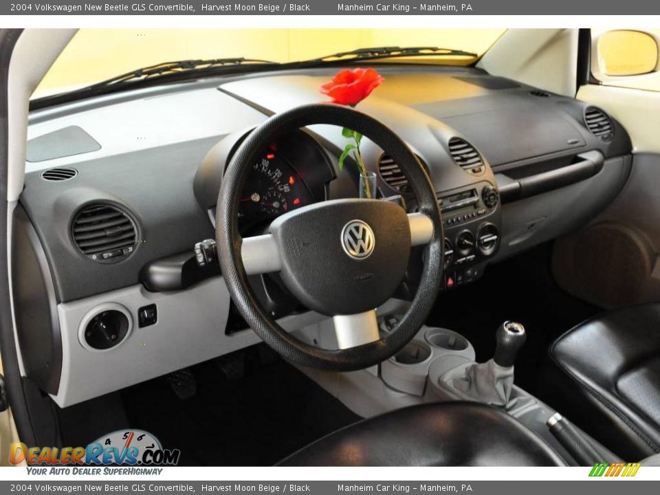 2004 Volkswagen New Beetle GLS Convertible Harvest Moon Beige / Black Photo #9