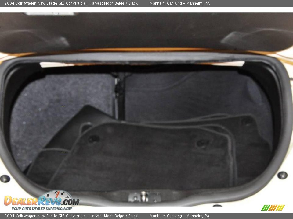 2004 Volkswagen New Beetle GLS Convertible Harvest Moon Beige / Black Photo #16