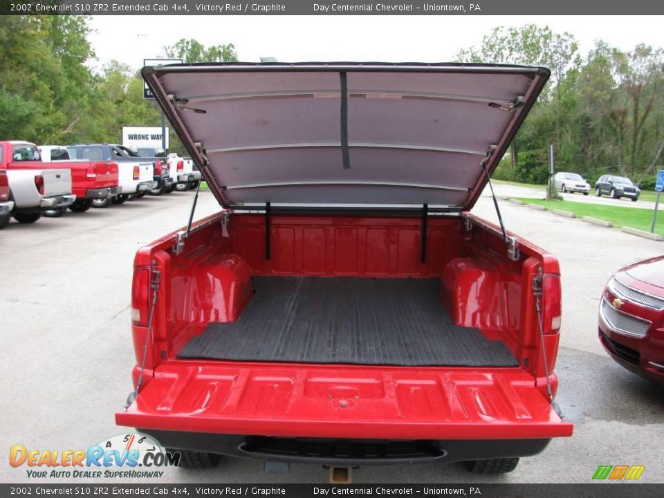 2002 Chevrolet S10 ZR2 Extended Cab 4x4 Victory Red / Graphite Photo #6