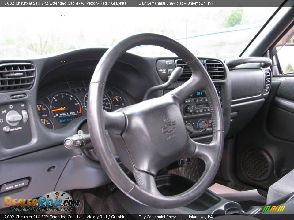 2002 Chevrolet S10 ZR2 Extended Cab 4x4 Victory Red / Graphite Photo #14