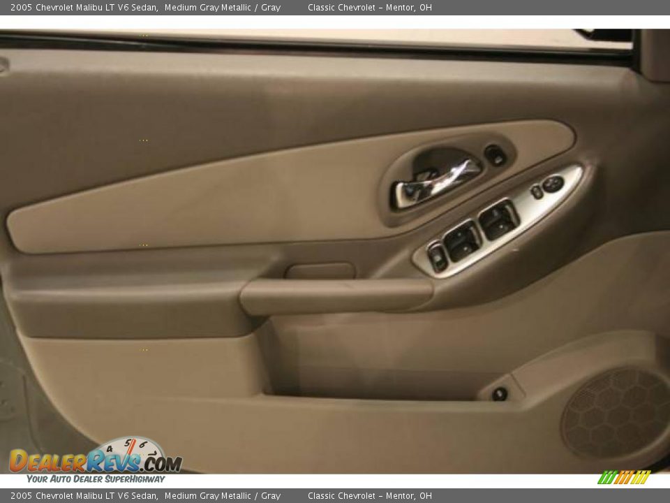 2005 Chevrolet Malibu LT V6 Sedan Medium Gray Metallic / Gray Photo #8