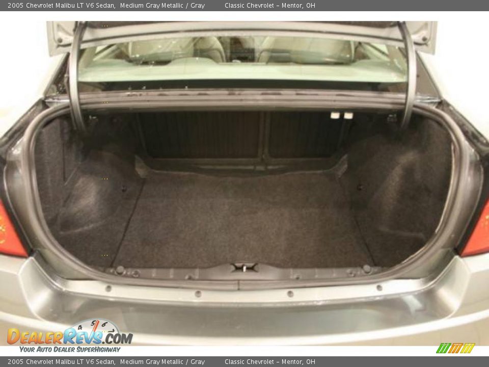 2005 Chevrolet Malibu LT V6 Sedan Medium Gray Metallic / Gray Photo #18